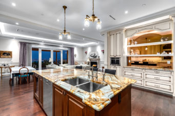 GRAND EUROPEAN CLASSIC LUXURY PROPERTY IN THE BEST BLOCK OF BRITISH PROPERTIES - 1367 Chartwell Dr, West Vancouver